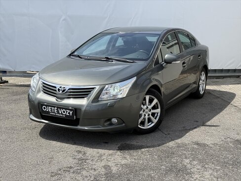 Toyota Avensis Sedan / Limuzína 2,0 l 112 kw