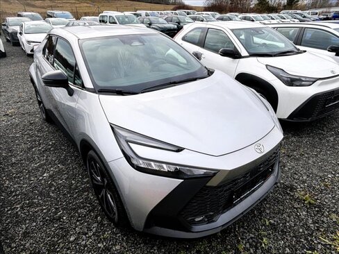 Toyota C-HR SUV / Terénní 1,8 l 103 kw