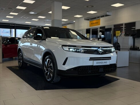 Opel Grandland SUV / Terénní 1,6 l 143 kw