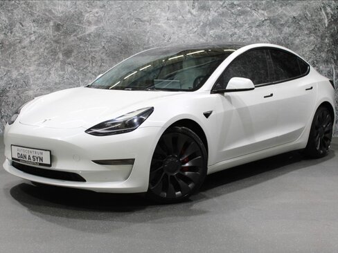 Tesla Model 3 Sedan / Limuzína 0,0 158 kw