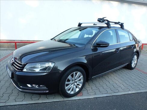 Volkswagen Passat Sedan / Limuzína 1,6 l 77 kw