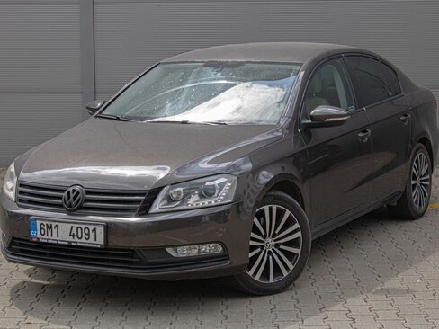 Volkswagen Passat Sedan / Limuzína 2,0 l 103 kw