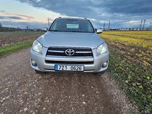 Toyota RAV4 SUV / Terénní 2,2 l 110 kw