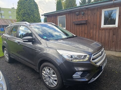 Ford Kuga SUV / Terénní 1,5 l 88 kw