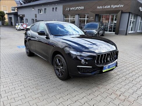 Maserati Levante SUV / Terénní 2,0 l 243 kw