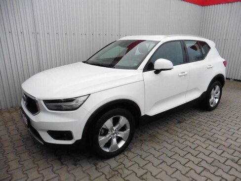 Volvo XC40 SUV / Terénní 2,0 l 110 kw