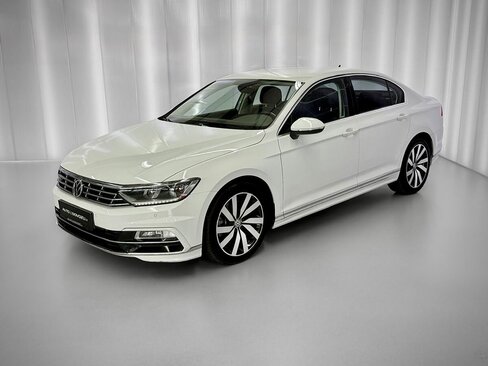 Volkswagen Passat Sedan / Limuzína 2,0 l 200 kw