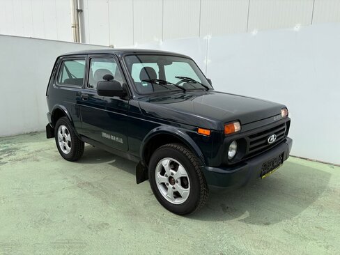 Lada Niva SUV / Terénní 1,7 l 61 kw