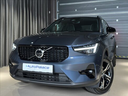 Volvo XC40 SUV / Terénní 2,0 l 145 kw