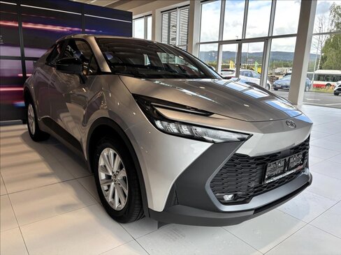 Toyota C-HR SUV / Terénní 1,8 l 103 kw
