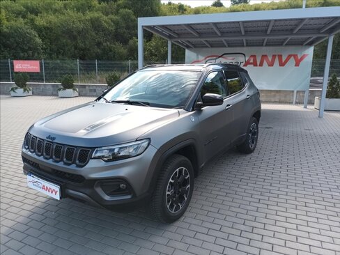 Jeep Compass SUV / Terénní 1,3 l 132 kw