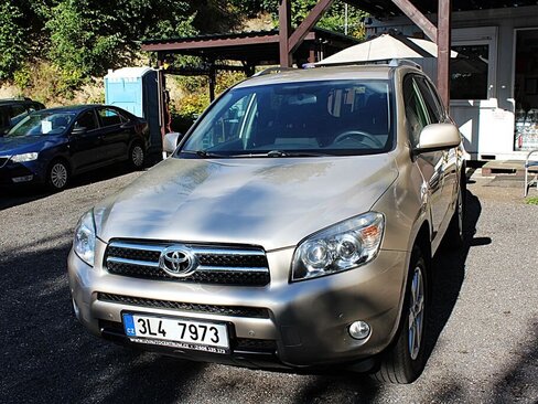 Toyota RAV4 SUV / Terénní 2,2 l 100 kw