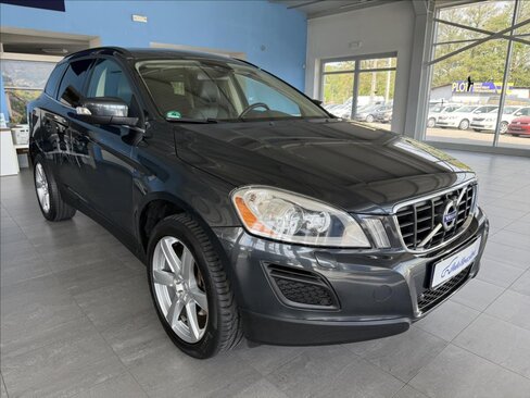 Volvo XC60 SUV / Terénní 2,0 l 100 kw