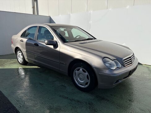 Mercedes-Benz Třídy C Sedan / Limuzína 1,8 l 105 kw