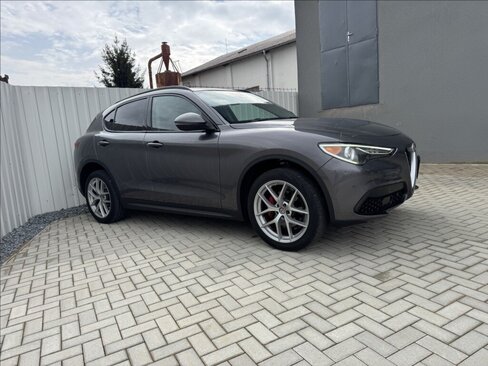Alfa Romeo Stelvio SUV / Terénní 2,0 l 206 kw