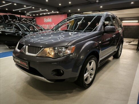 Mitsubishi Outlander SUV / Terénní 2,4 l 125 kw