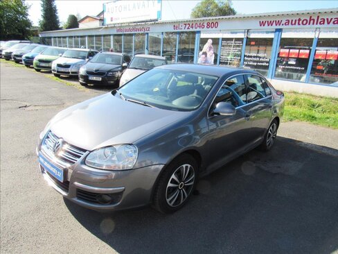 Volkswagen Jetta Sedan / Limuzína 2,0 l 103 kw