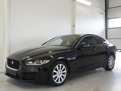 Jaguar XE Sedan / Limuzína 2,0 l 132 kw