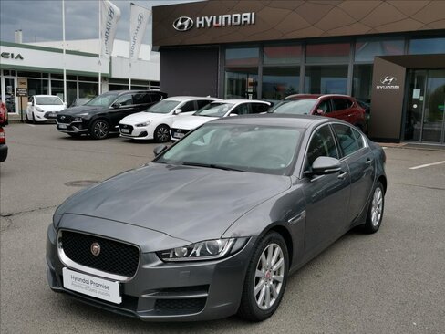 Jaguar XE Sedan / Limuzína 2,0 l 147 kw