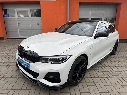 BMW Řada 3 Sedan / Limuzína 2,0 l 215 kw