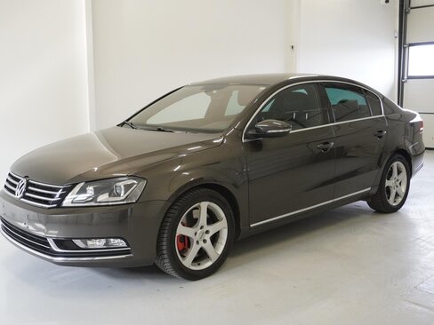 Volkswagen Passat Sedan / Limuzína 3,5 l 191 kw