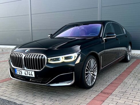 BMW Řada 7 Sedan / Limuzína 4,4 l 390 kw