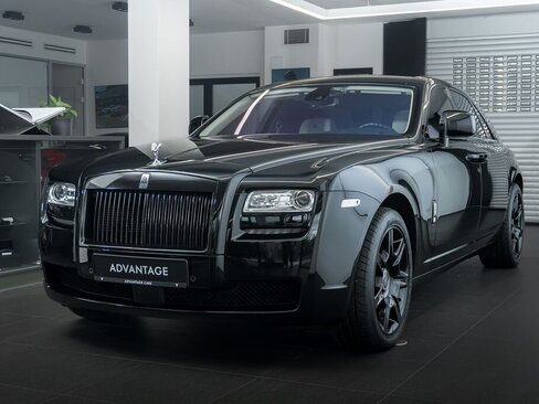 Rolls-Royce Ghost Sedan / Limuzína 6,6 l 420 kw