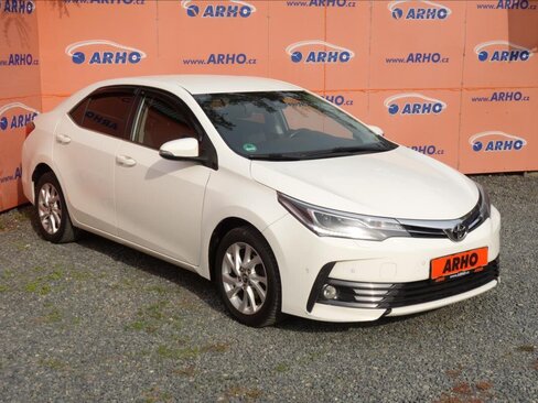 Toyota Corolla Sedan / Limuzína 1,6 l 97 kw