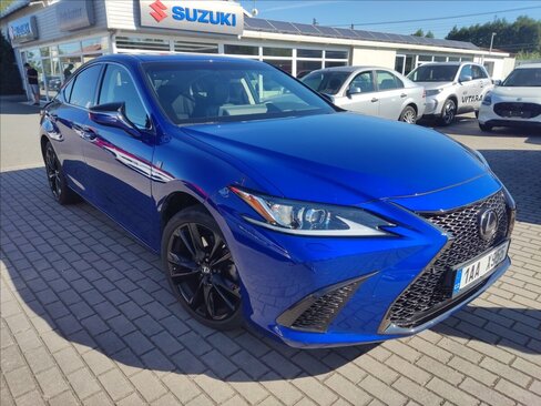Lexus ES 300h Sedan / Limuzína 2,5 l 131 kw